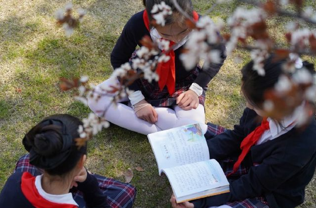 漫画趣味互动等五光十色为校园带来满满的阳光与生机 漫画趣味互动等五光十色为校园带来满满的阳光与生机