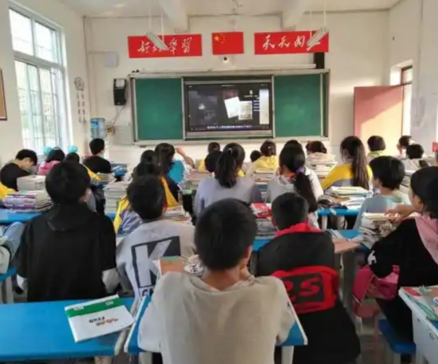 文学教育重视培育学生的艺术档次审美品格和人文情怀 文学教育重视培育学生的艺术档次审美品格和人文情怀